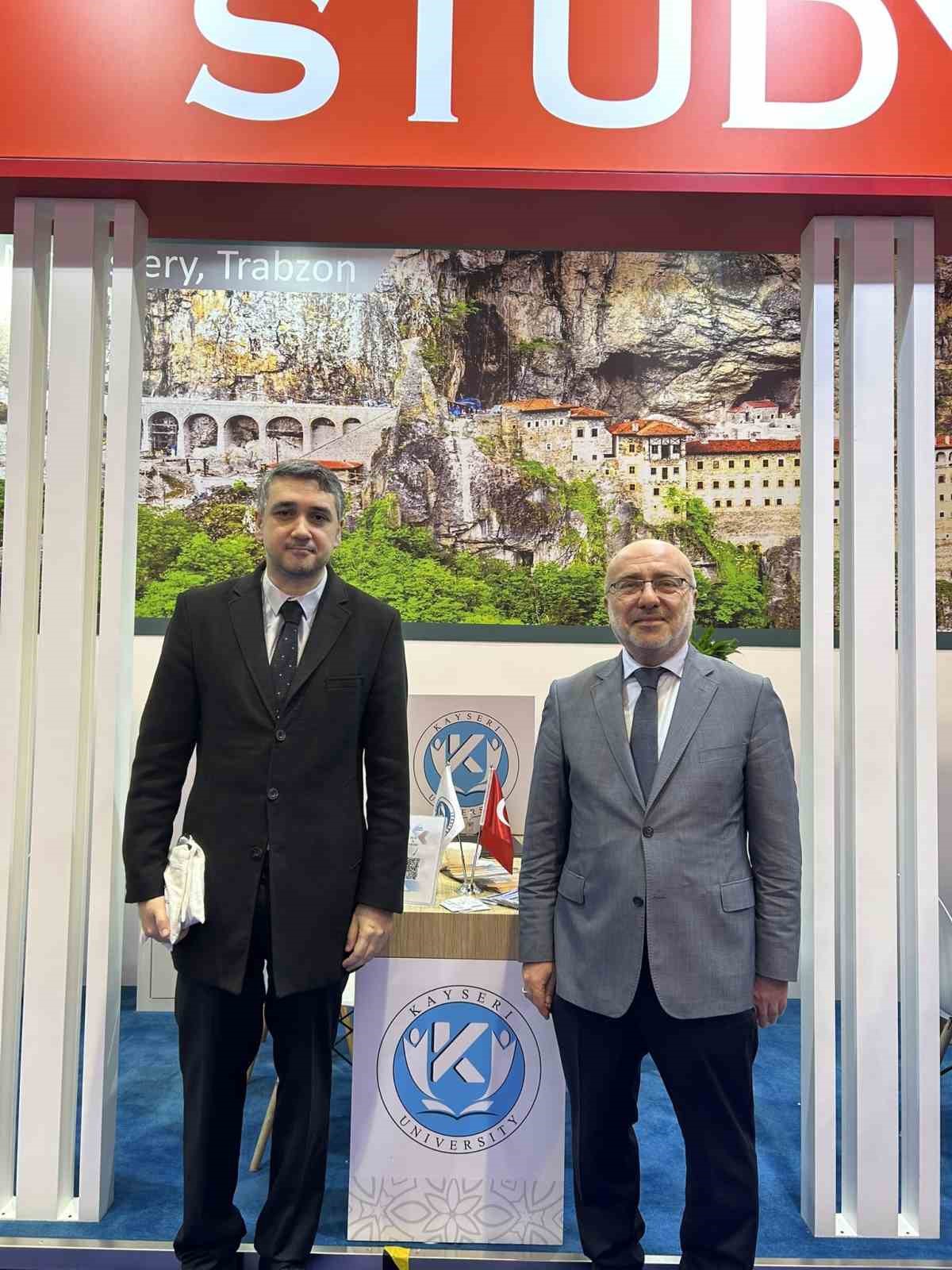 Rektör Karamustafa, Hong Kong’da APAIE Uluslararası Etkinliği’ne katıldı
