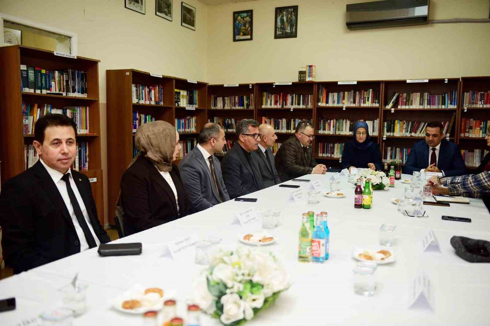 Rektör Kibar Sarıgöl’de temaslarda bulundu
