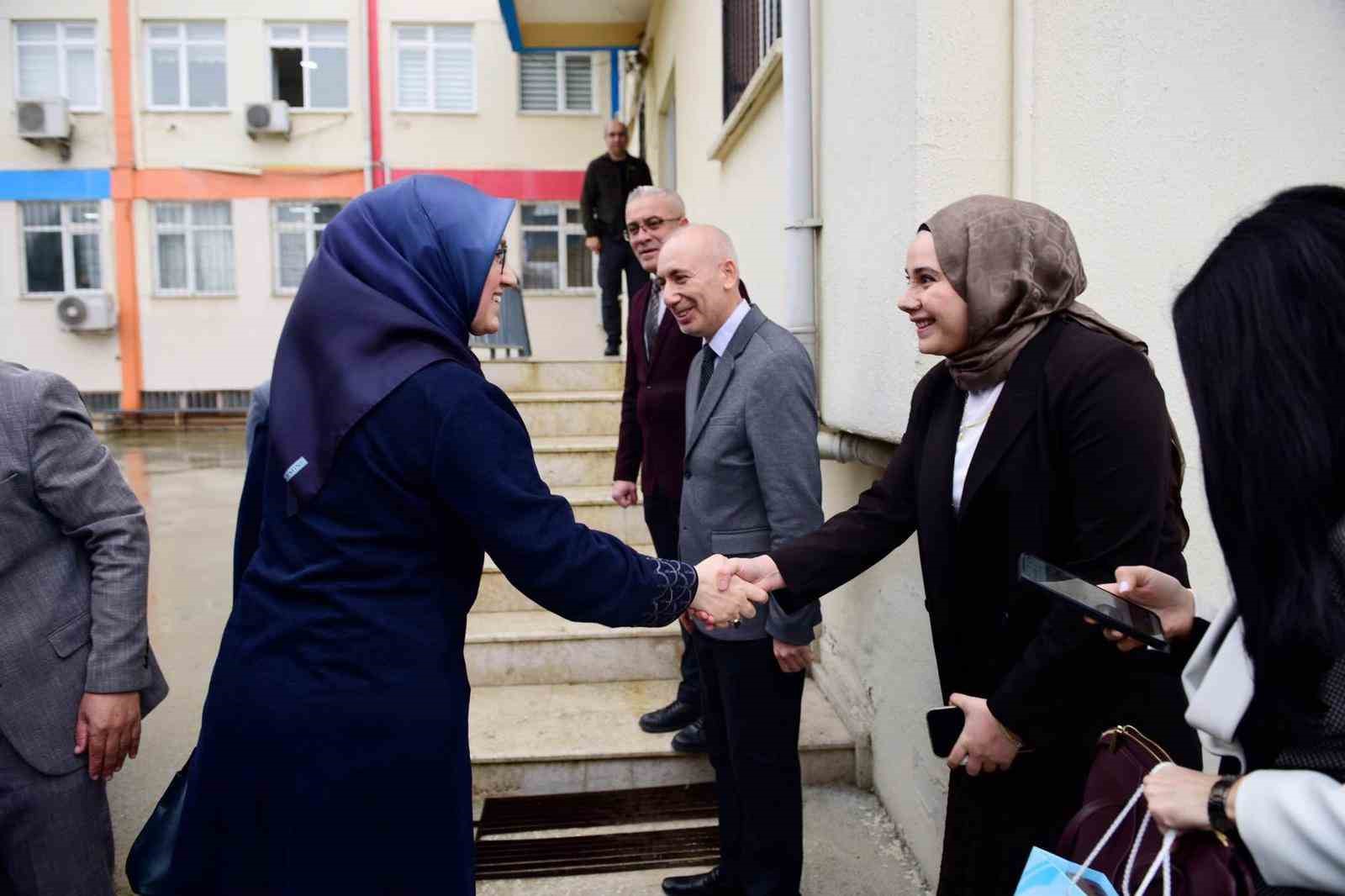 Rektör Kibar Sarıgöl’de temaslarda bulundu
