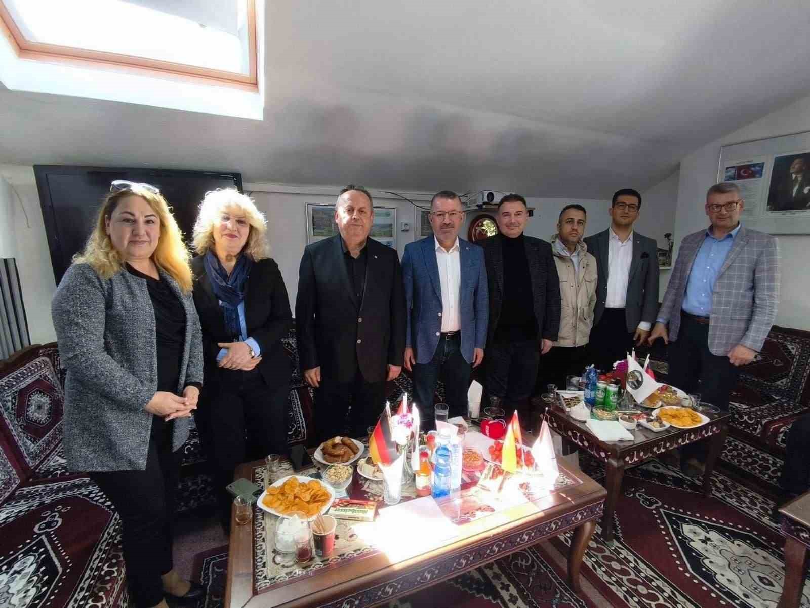 Rektör Kırışık Almanya’da Karabüklülerle bir araya geldi
