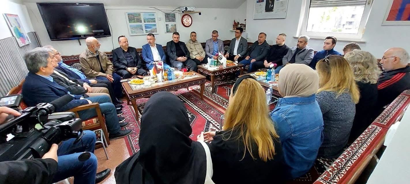 Rektör Kırışık Almanya’da Karabüklülerle bir araya geldi
