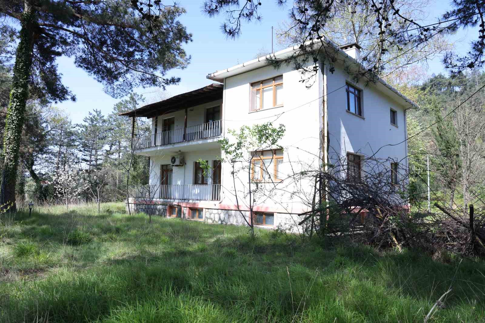 Rektör Özölçer, Teoman Duralı’nın Çocukluk Evinde İncelemelerde Bulundu
