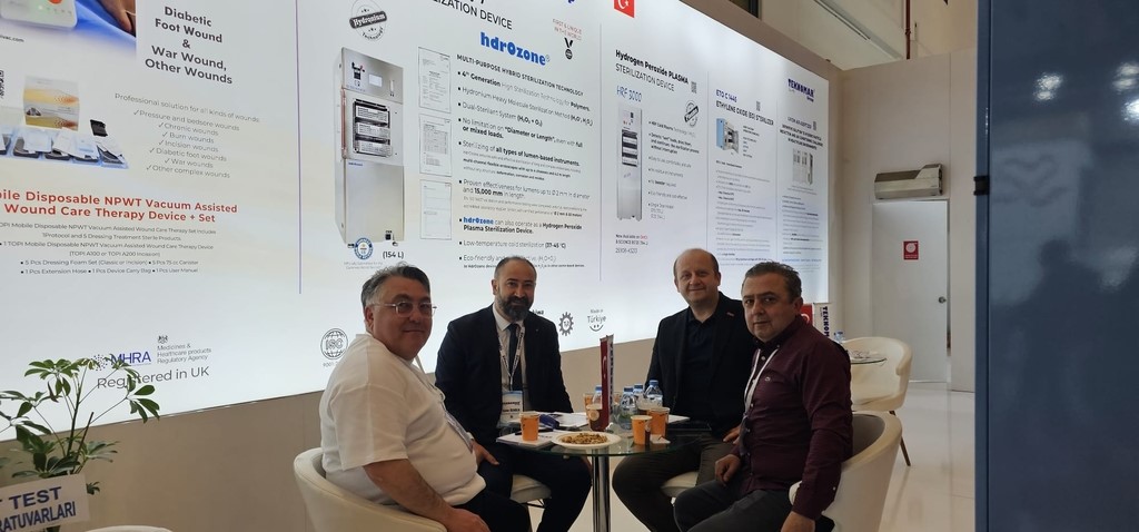 Rektör Özölçer, Türkiye’nin en büyük sağlık fuarına katıldı
