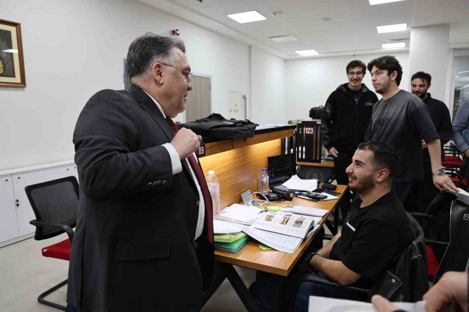 Rektör Özölçer’den final haftasında öğrencilere moral ziyareti
