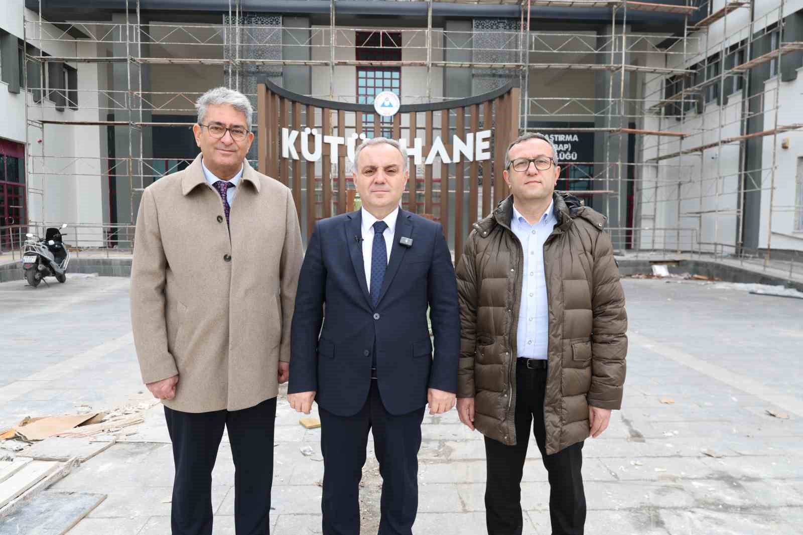 Rektör Prof. Dr. Altun, yenileme çalışması devam eden kütüphane binasını inceledi
Rektör Prof. Dr. Altun, yenileme çalışması devam eden kütüphane binasını inceledi