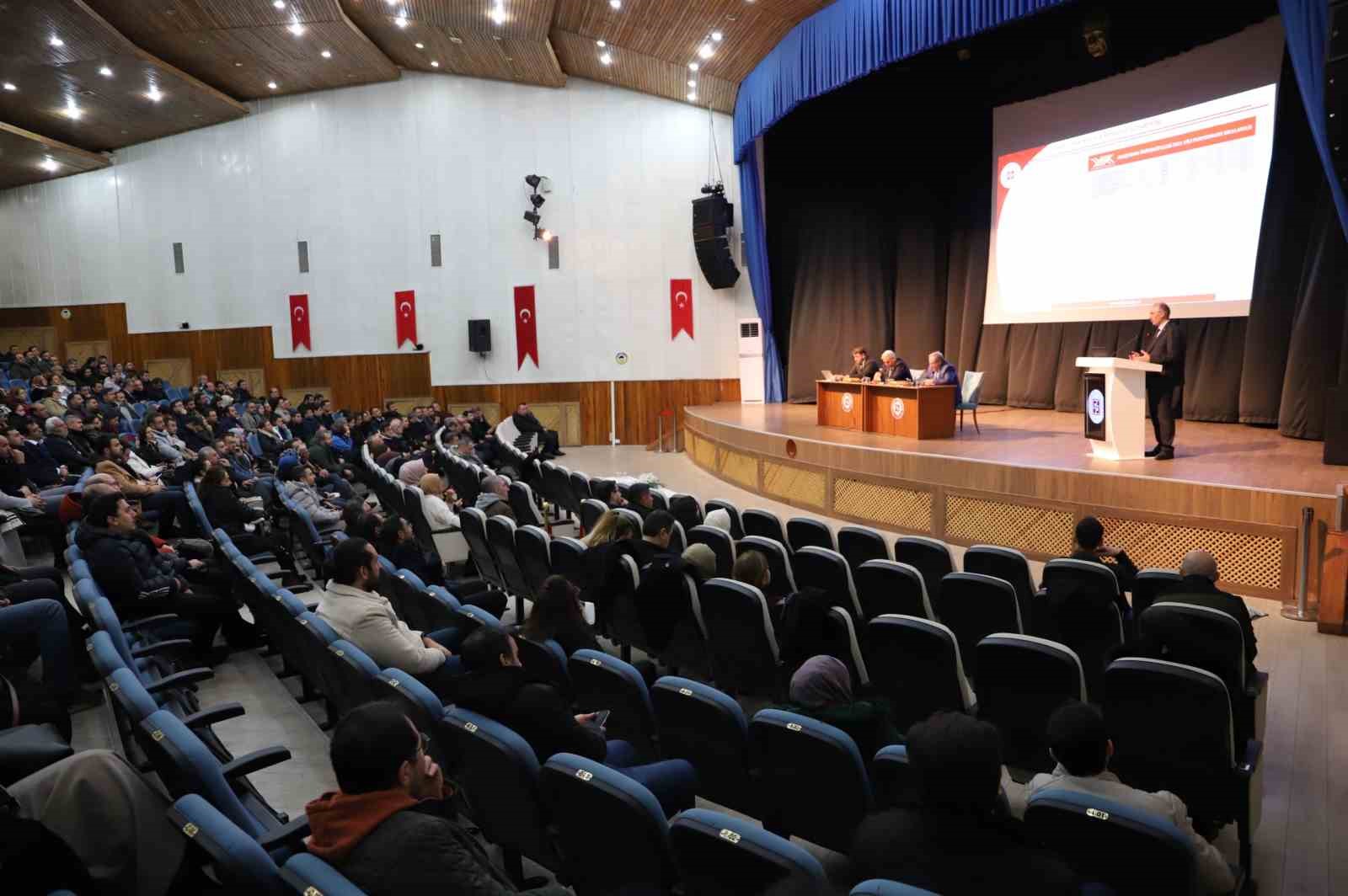 Rektör Prof. Dr. Göktaş, akademik personelle bir araya geldi
