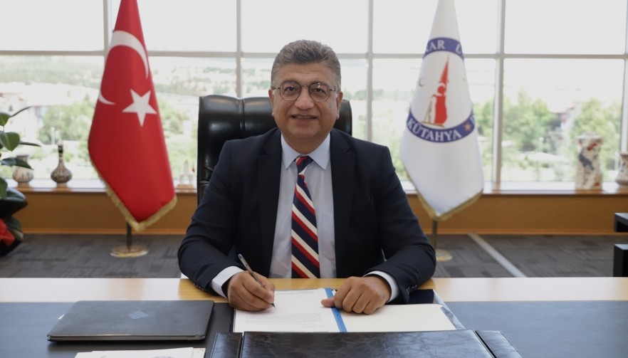Rektör Prof. Dr. Süleyman Kızıltoprak: "Türk bayrağı özgürlük destanıdır"
Rektör Prof. Dr. Süleyman Kızıltoprak: "Türk bayrağı özgürlük destanıdır"