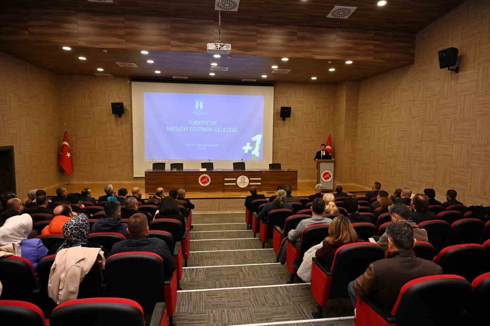 Rektör Sarıbıyık mesleki eğitimin geleceğini anlattı: "+1 modeli dünya standartlarında"
