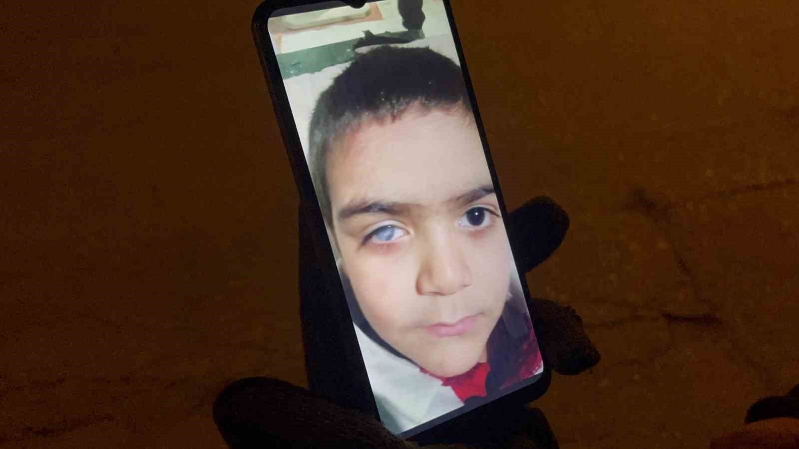 Rengarenk davulunu çalarak torununa ‘ışık’ olmak istiyor
Rengarenk davulunu çalarak torununa ‘ışık’ olmak istiyor