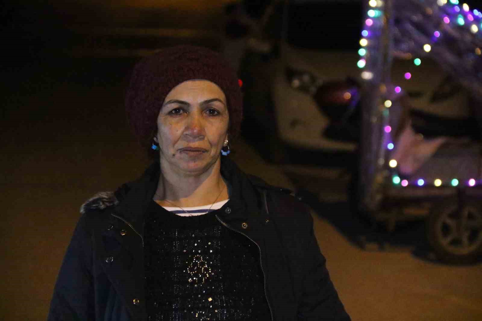 Rengarenk davulunu çalarak torununa ‘ışık’ olmak istiyor
Rengarenk davulunu çalarak torununa ‘ışık’ olmak istiyor