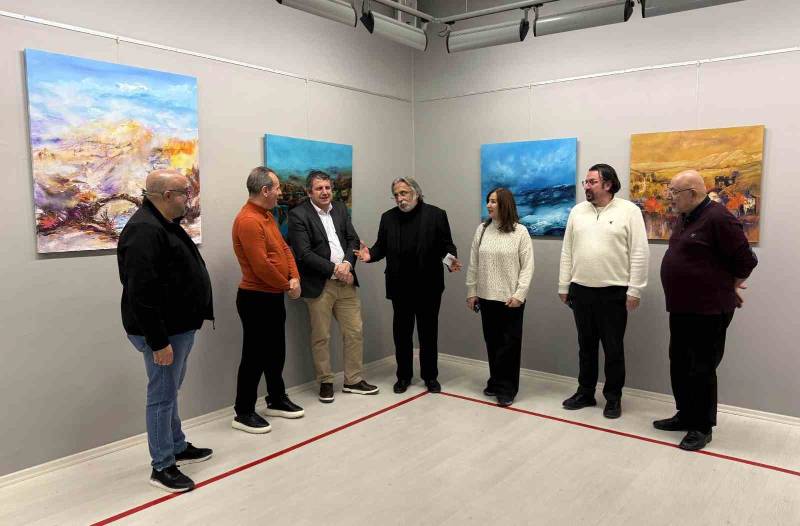 Ressam Cemil Candaş, "Sessizliğin renk dili" temalı sergi açtı
