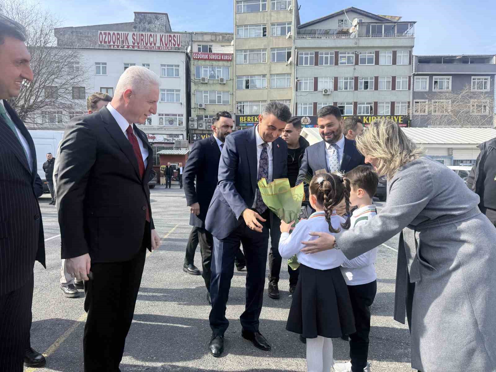 Restore edilen Kağıthane Yaşar Doğu İlkokulu hizmete açıldı
