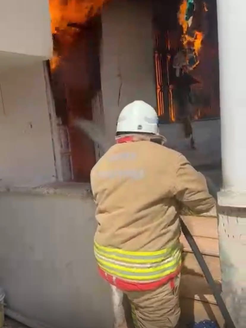 Reyhanlı’da müstakil ev alevlere teslim oldu
