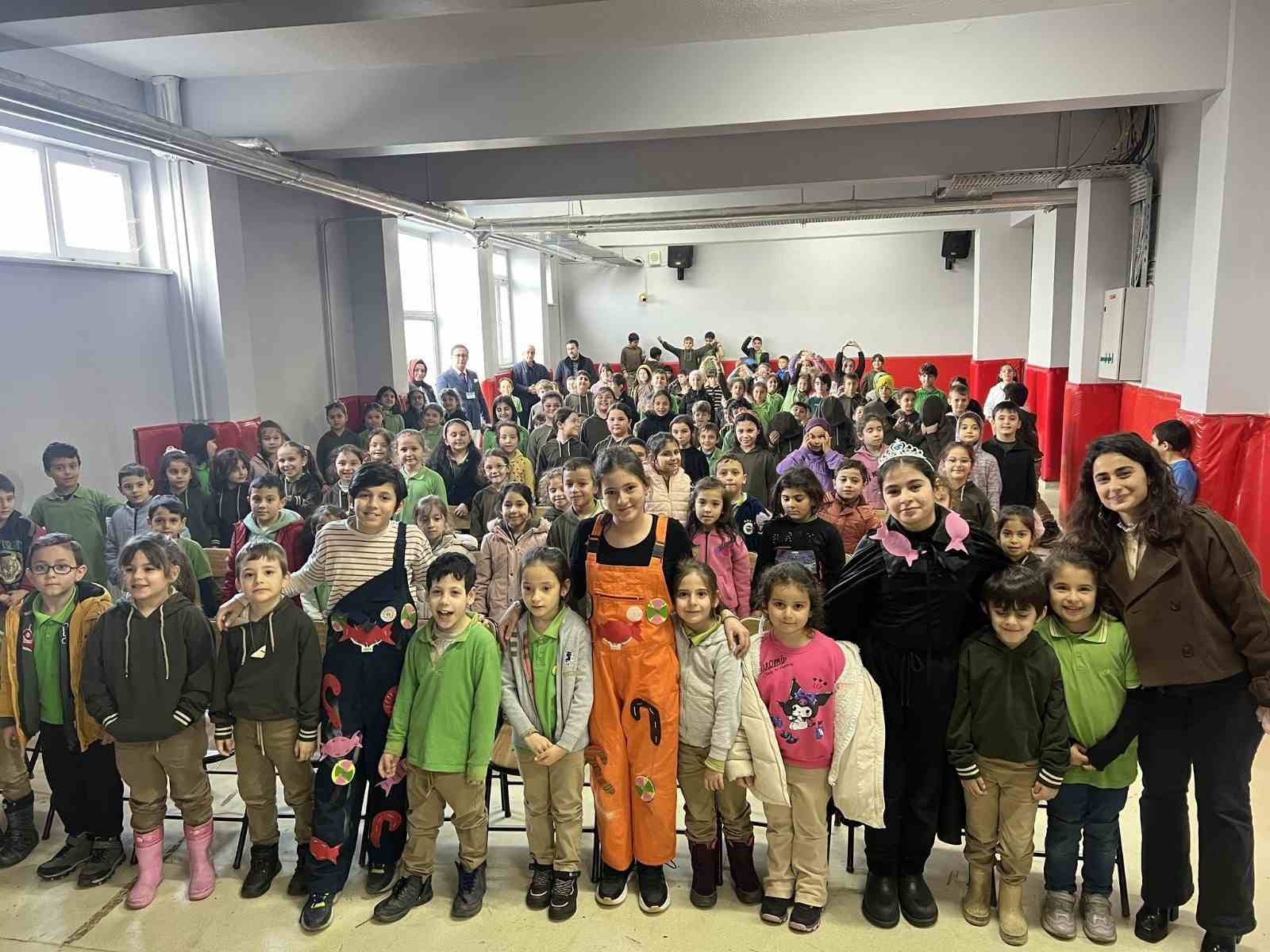 "RI-FAT GSB Çocuk Tiyatrosu" projesi kapsamında okullarda tiyatro gösterisi
