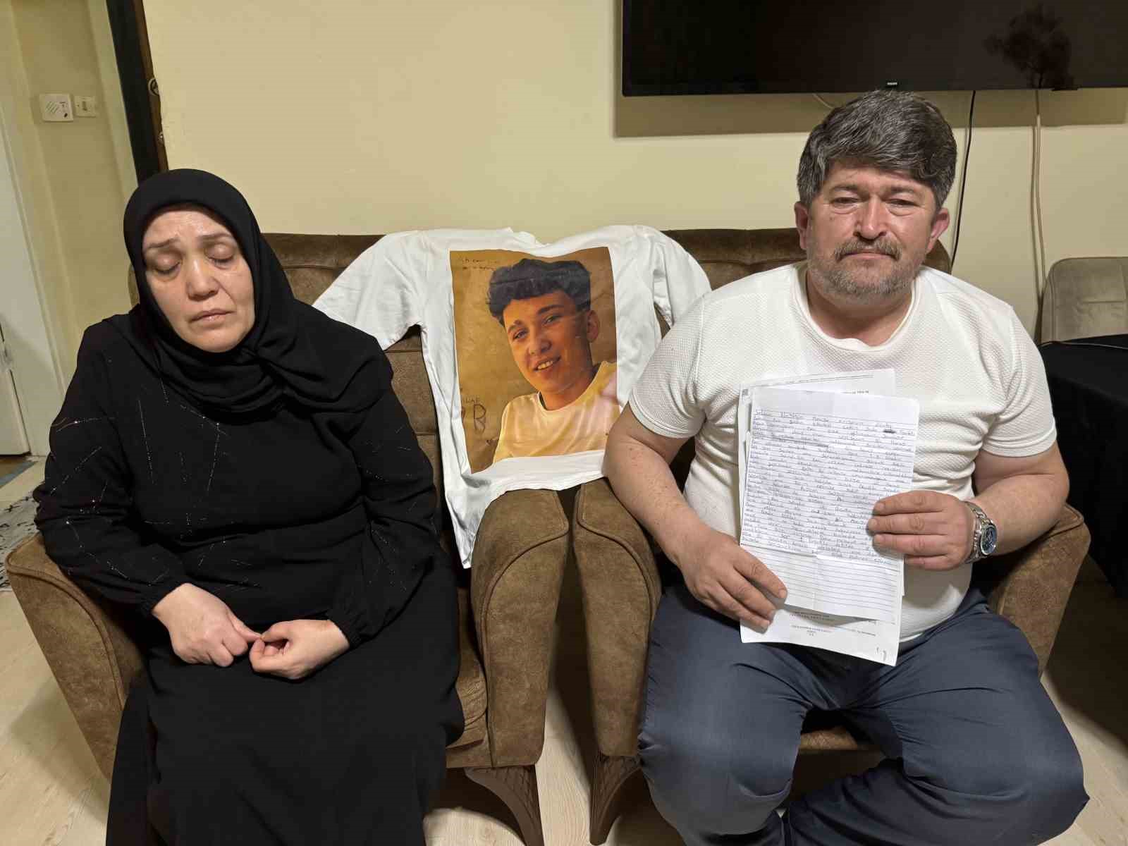 Rıdvan’ın katil zanlısının acılı babaya cezaevinden mektup gönderdiği ortaya çıktı
Rıdvan’ın katil zanlısının acılı babaya cezaevinden mektup gönderdiği ortaya çıktı