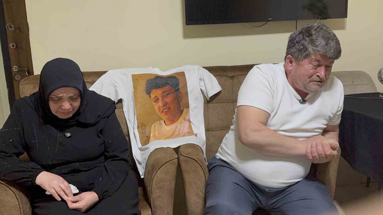 Rıdvan’ın katil zanlısının acılı babaya cezaevinden mektup gönderdiği ortaya çıktı
Rıdvan’ın katil zanlısının acılı babaya cezaevinden mektup gönderdiği ortaya çıktı