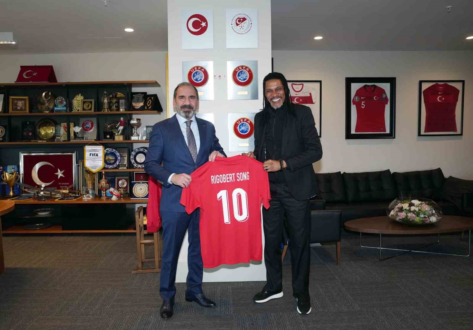 Rigobert Song, Başkan Hacıosmanoğlu ve Başkan Vekili Otyakmaz’ı ziyaret etti
