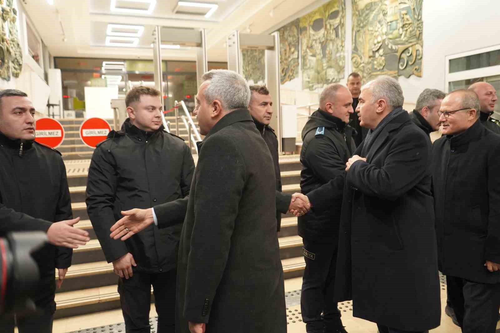 Rize protokolünden yeni yıla çalışarak girenlere ziyaret
