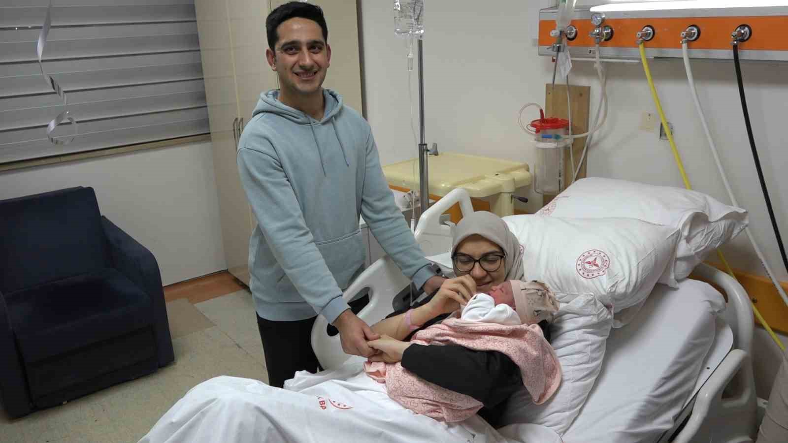 Rize’de 2026 yılının ilk bebeği "Elif Bilge" oldu
Rize’de 2026 yılının ilk bebeği "Elif Bilge" oldu