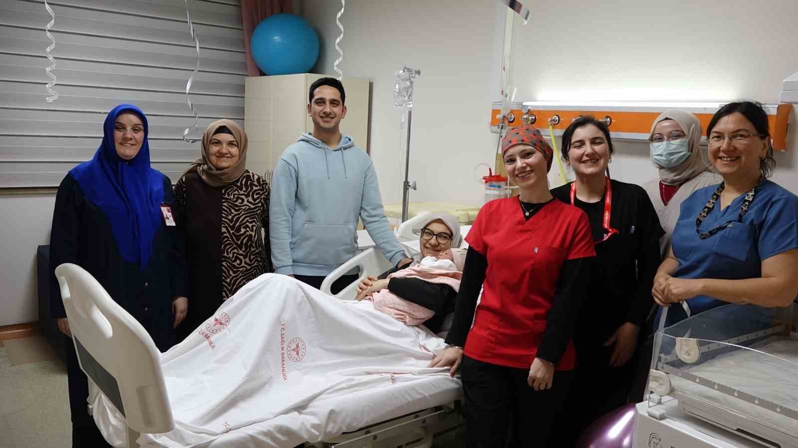 Rize’de 2026 yılının ilk bebeği "Elif Bilge" oldu
Rize’de 2026 yılının ilk bebeği "Elif Bilge" oldu