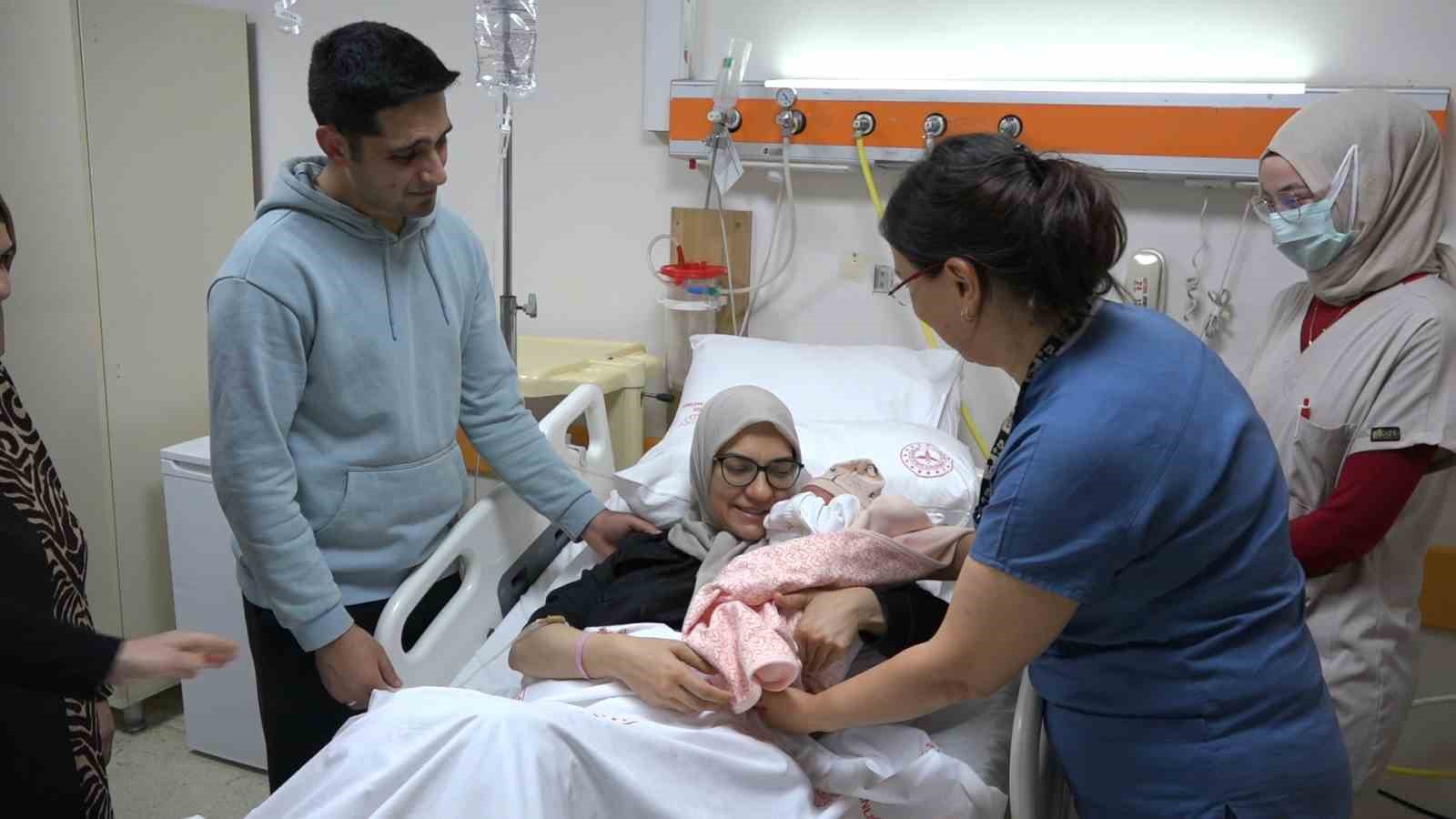 Rize’de 2026 yılının ilk bebeği "Elif Bilge" oldu
Rize’de 2026 yılının ilk bebeği "Elif Bilge" oldu