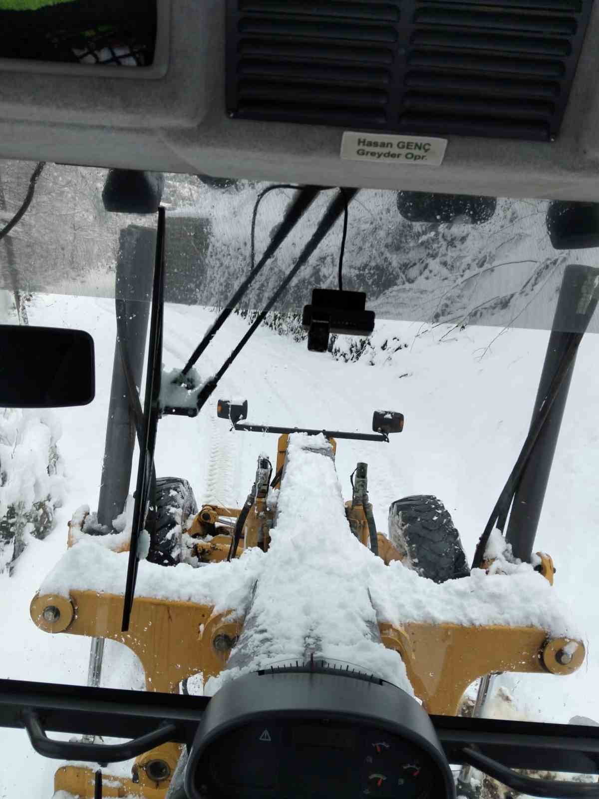 Rize’de 59 köy yoluna kar engeli
