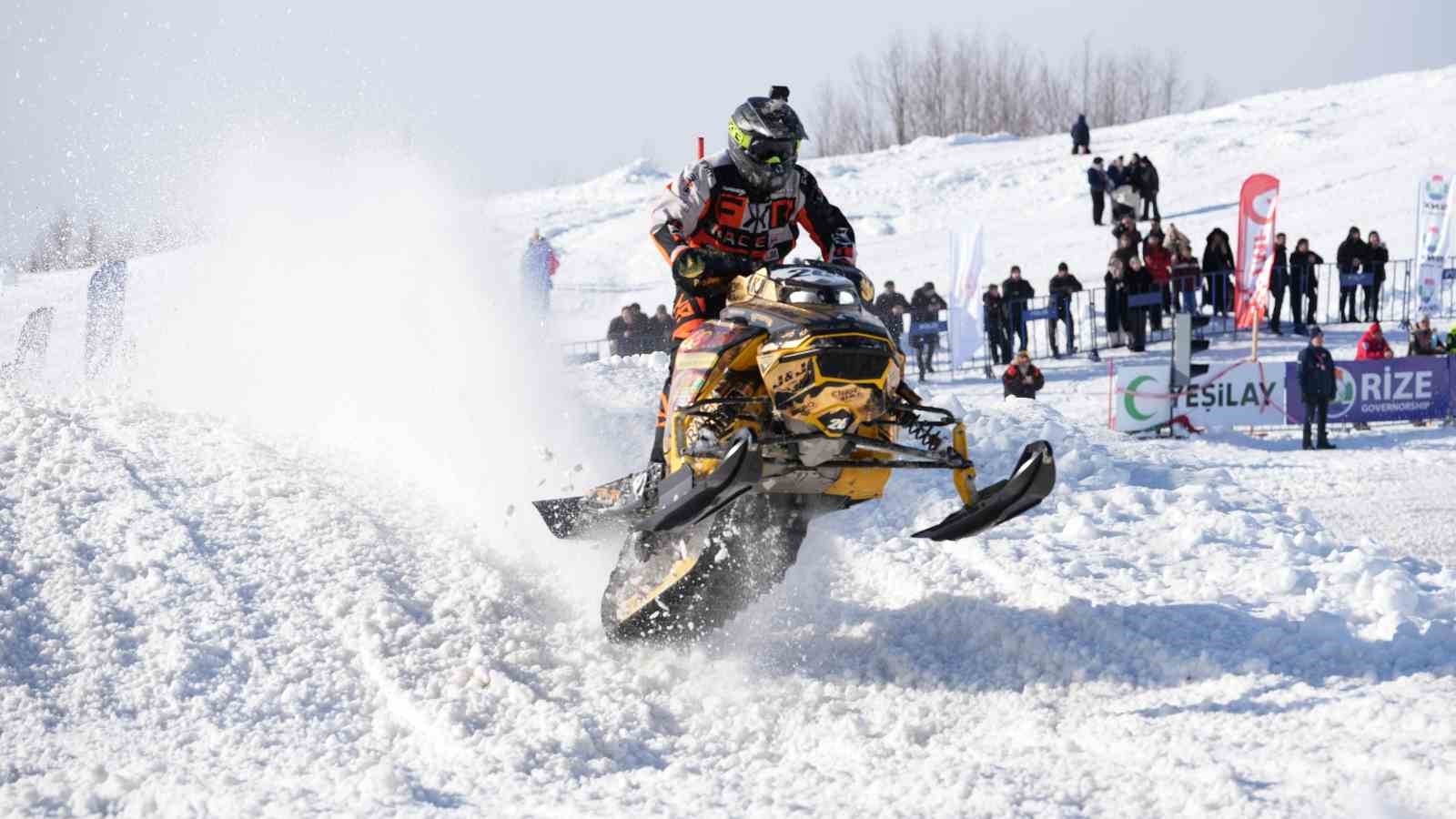 Rize’de adrenalin sis deniziyle buluştu, ortaya görsel şölen çıktı
