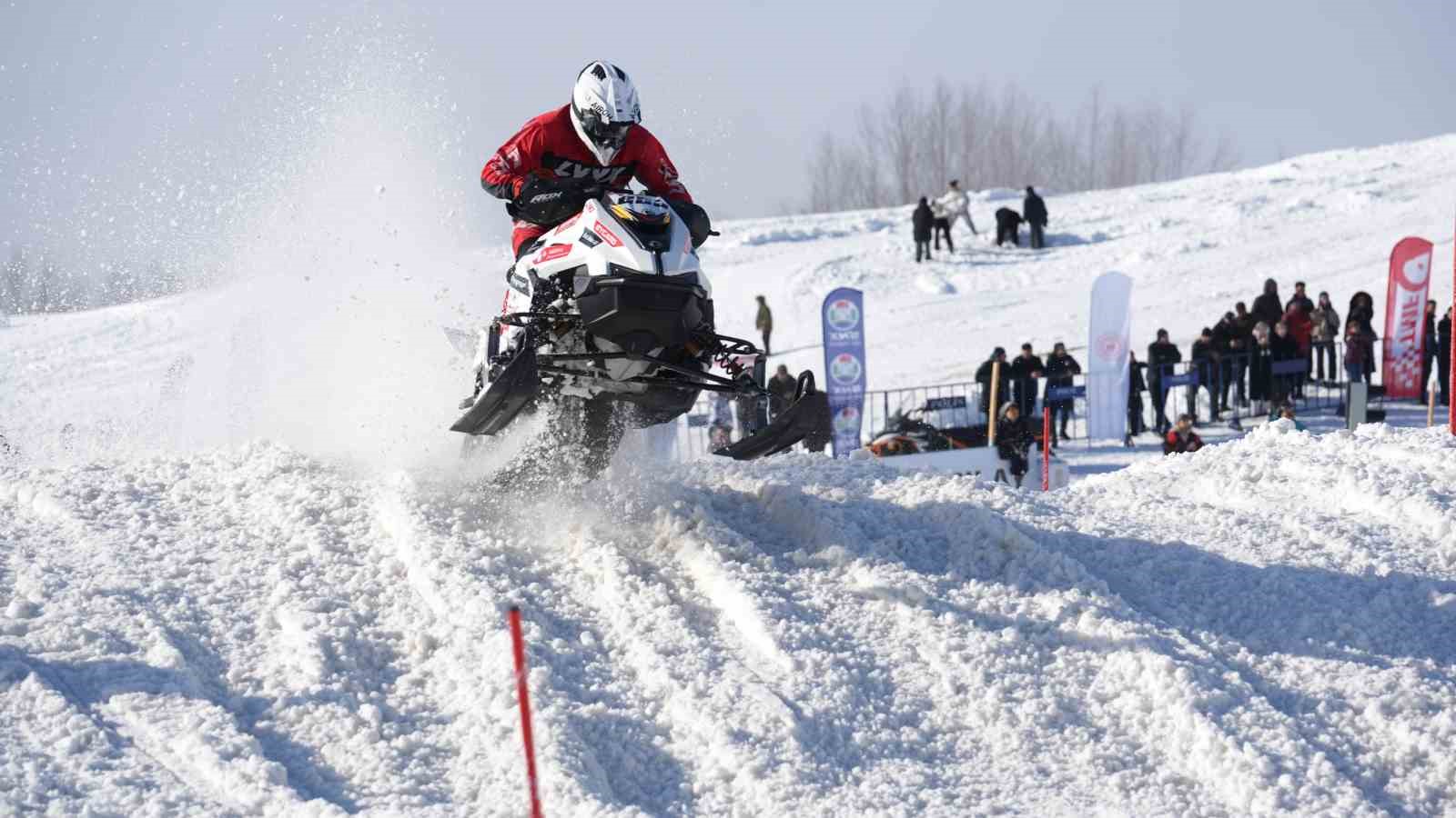 Rize’de adrenalin sis deniziyle buluştu, ortaya görsel şölen çıktı
