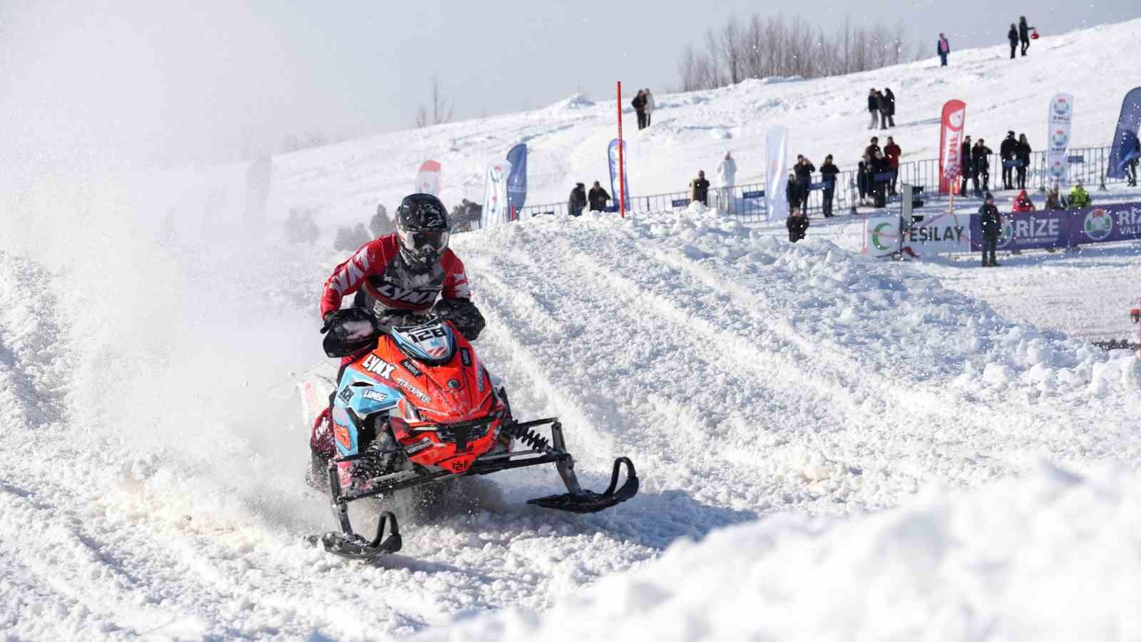 Rize’de adrenalin sis deniziyle buluştu, ortaya görsel şölen çıktı

