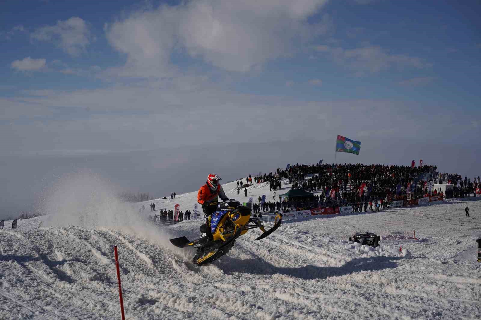 Rize’de adrenalin sis deniziyle buluştu, ortaya görsel şölen çıktı
