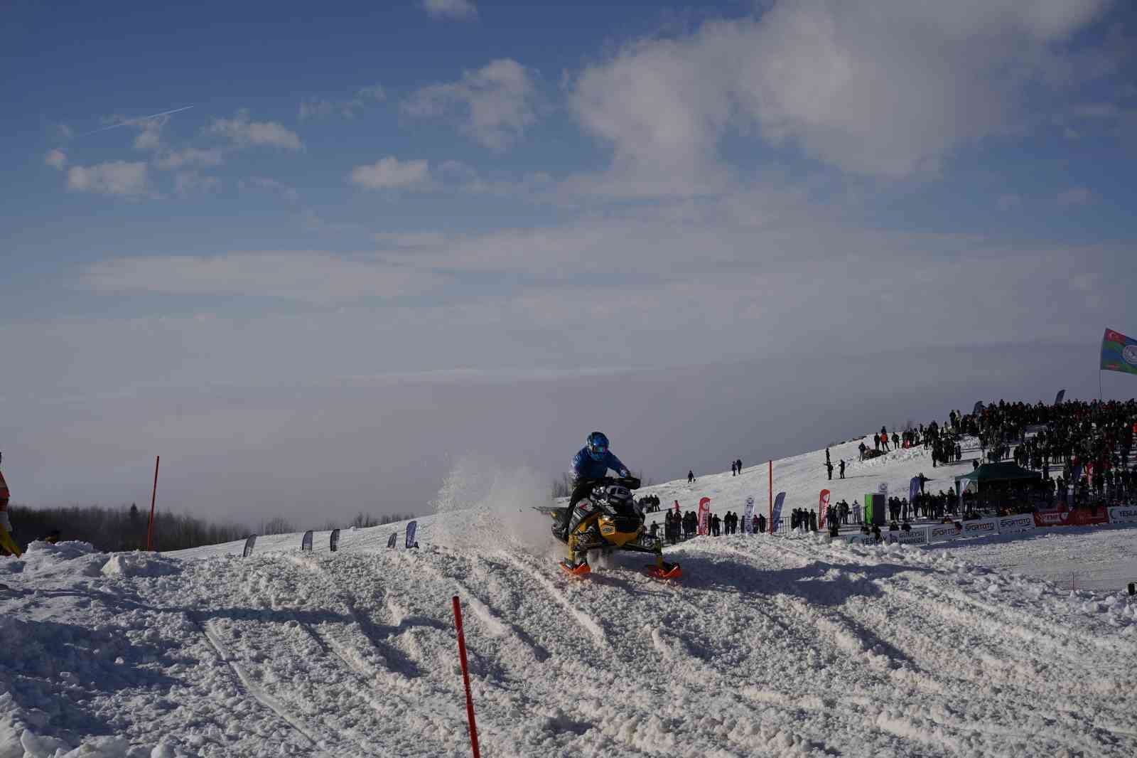 Rize’de adrenalin sis deniziyle buluştu, ortaya görsel şölen çıktı
