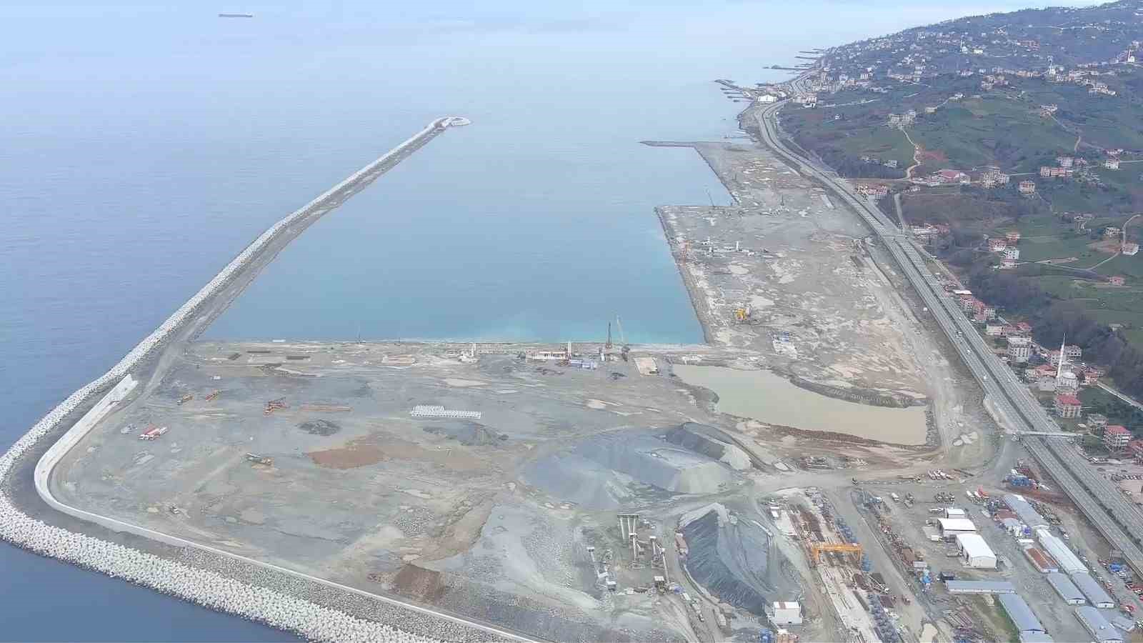 Rize’de İyidere Lojistik Limanı inşaatı sürüyor
