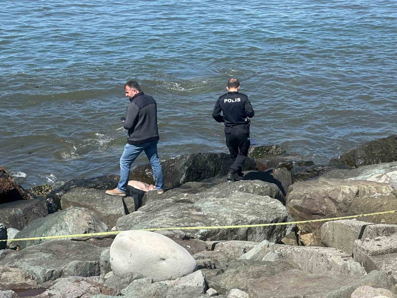 Rize’de kıyıya vuran erkek cesedi bulundu
