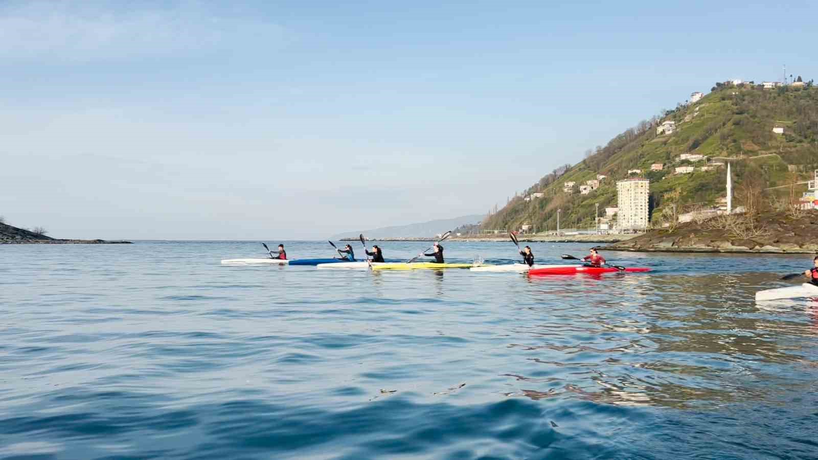 Rize’nin kanocuları Bahar Kupası yolunda
Rize’nin kanocuları Bahar Kupası yolunda