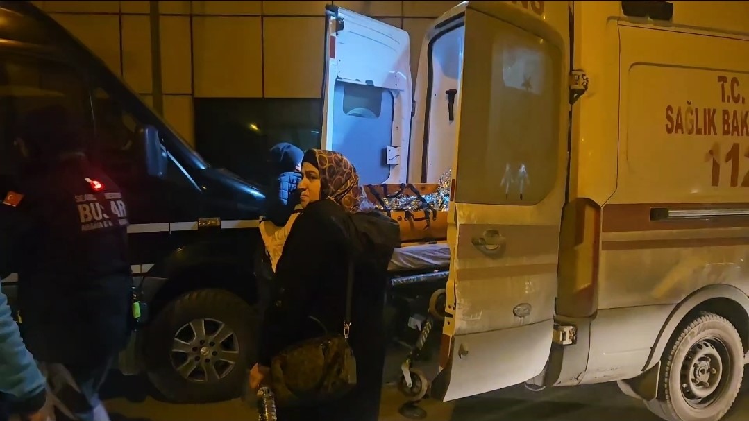 Rumelifeneri’nde kaybolduktan saatler sonra bulunan kadın, düştüğü uçurumdan kurtarıldı
