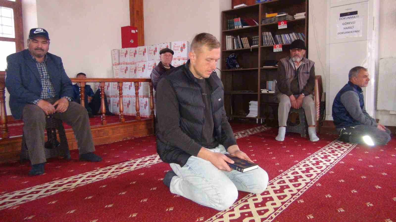 Rus Nikolai’dan Ramazan hassasiyeti: Müslüman değil ama her gün oruç tutuyor
Rus Nikolai’dan Ramazan hassasiyeti: Müslüman değil ama her gün oruç tutuyor