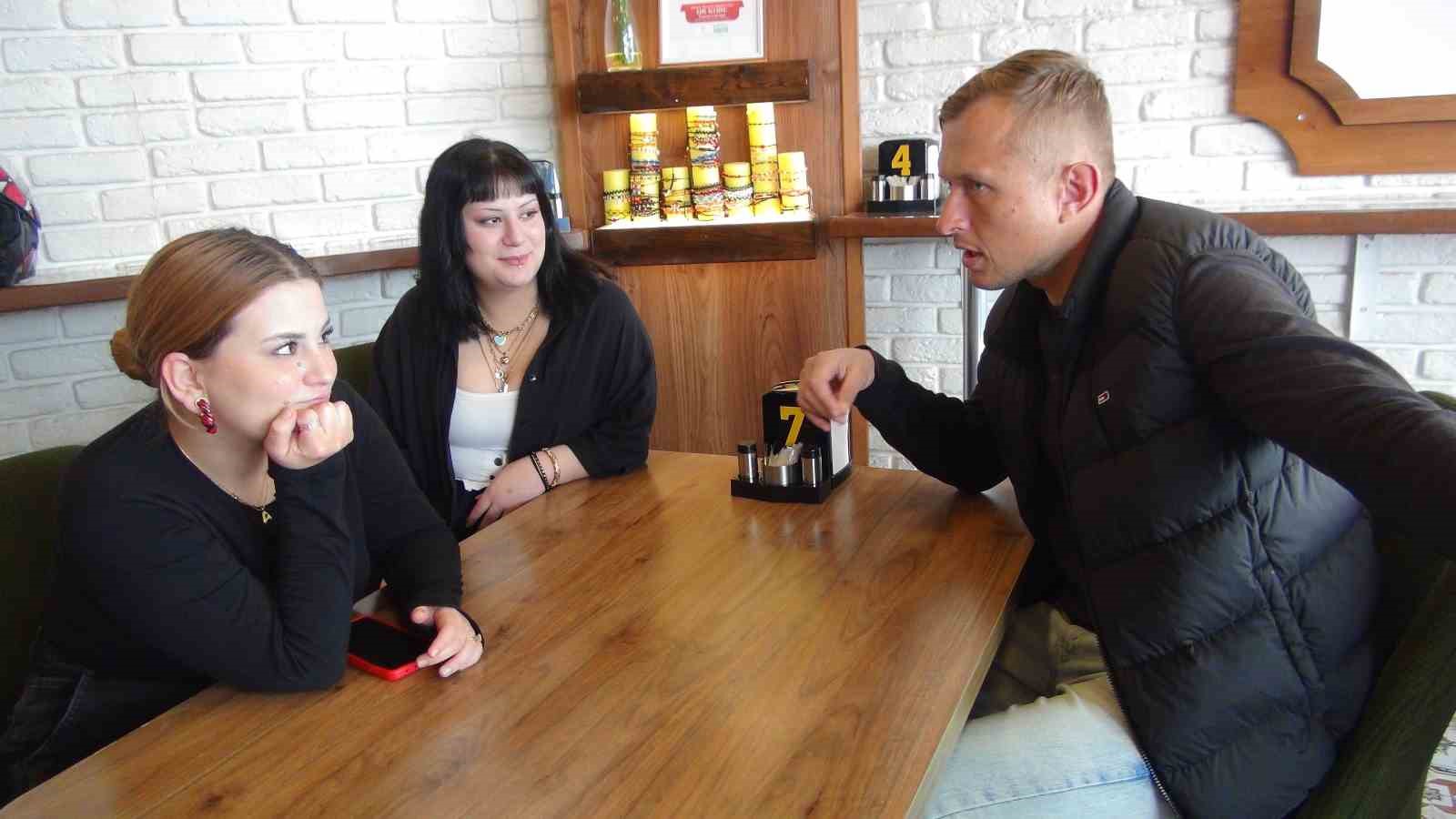 Rus Nikolai’dan Ramazan hassasiyeti: Müslüman değil ama her gün oruç tutuyor
Rus Nikolai’dan Ramazan hassasiyeti: Müslüman değil ama her gün oruç tutuyor