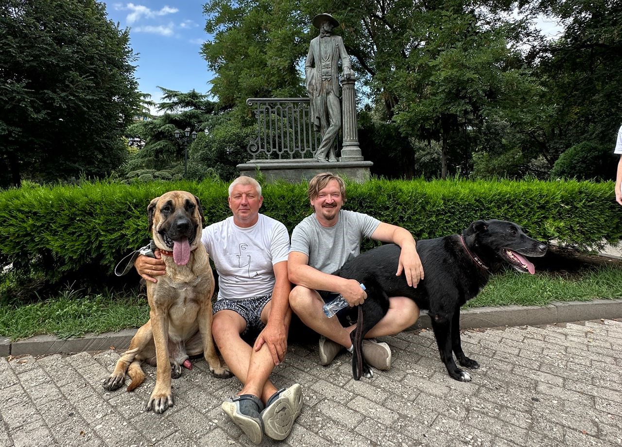 Rus sahipleri, kaybolan köpeklerini sokak sokak arıyor: Canlı bulana 100 bin, ölü bulana 10 bin ödül
Rus sahipleri, kaybolan köpeklerini sokak sokak arıyor: Canlı bulana 100 bin, ölü bulana 10 bin ödül