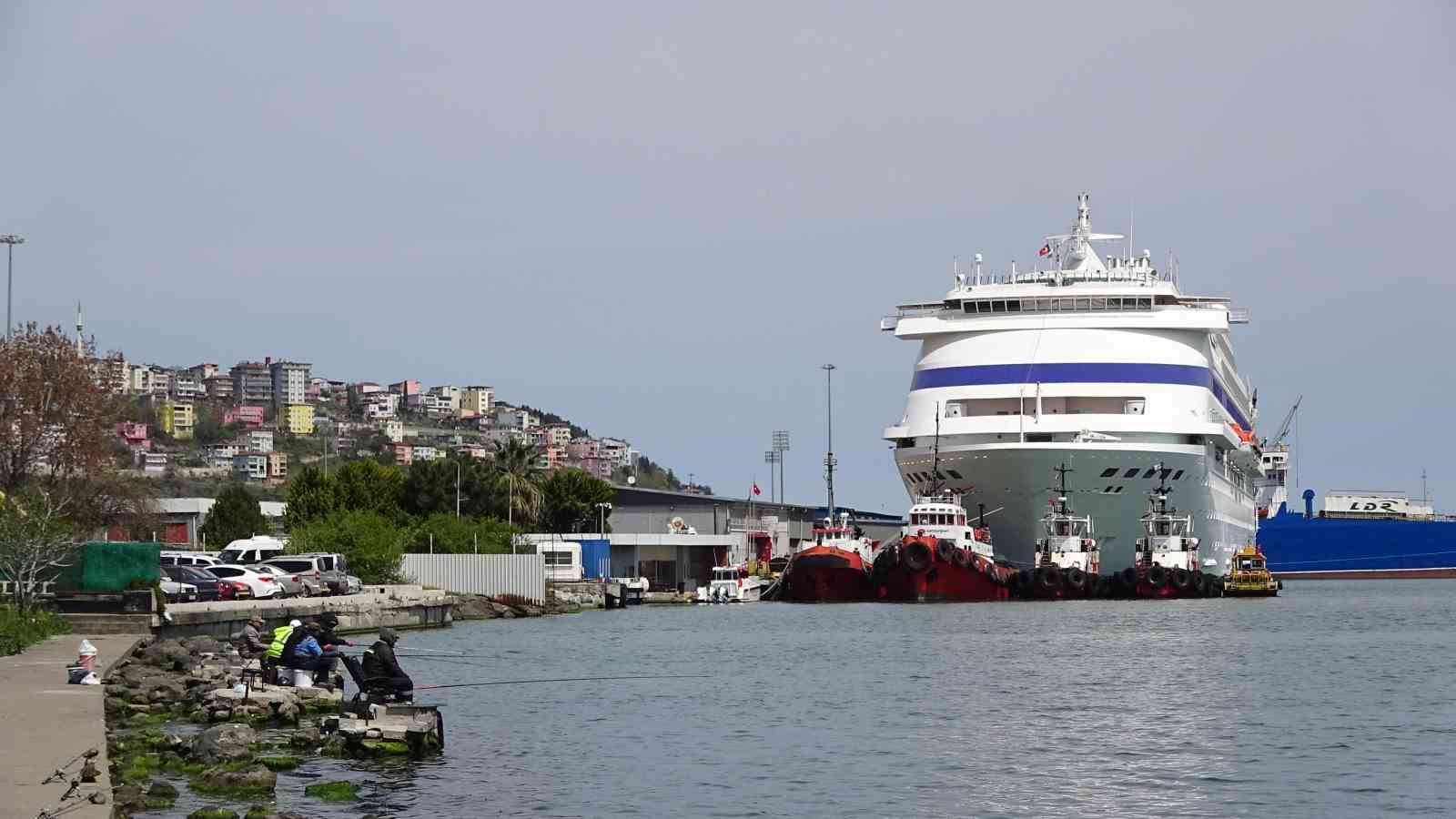 Rus turistler aylar sonra kruvaziyer ile Samsun’da
