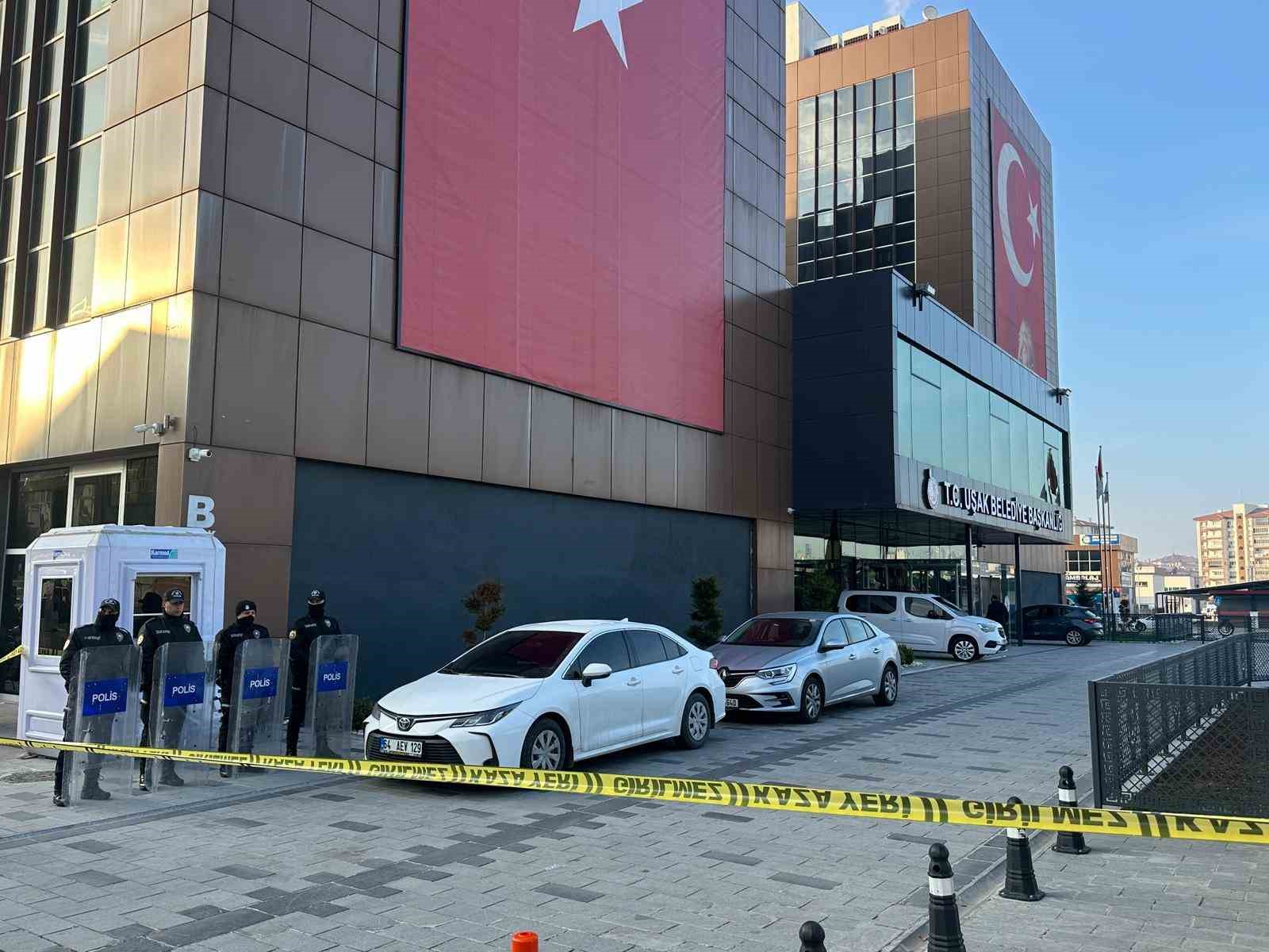Rüşvet operasyonunda ekiplerin çalışmaları sürüyor
