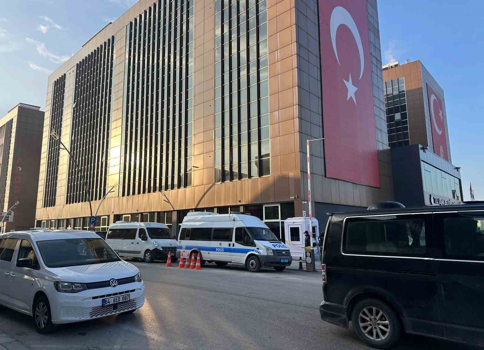 Rüşvet operasyonunda ekiplerin çalışmaları sürüyor

