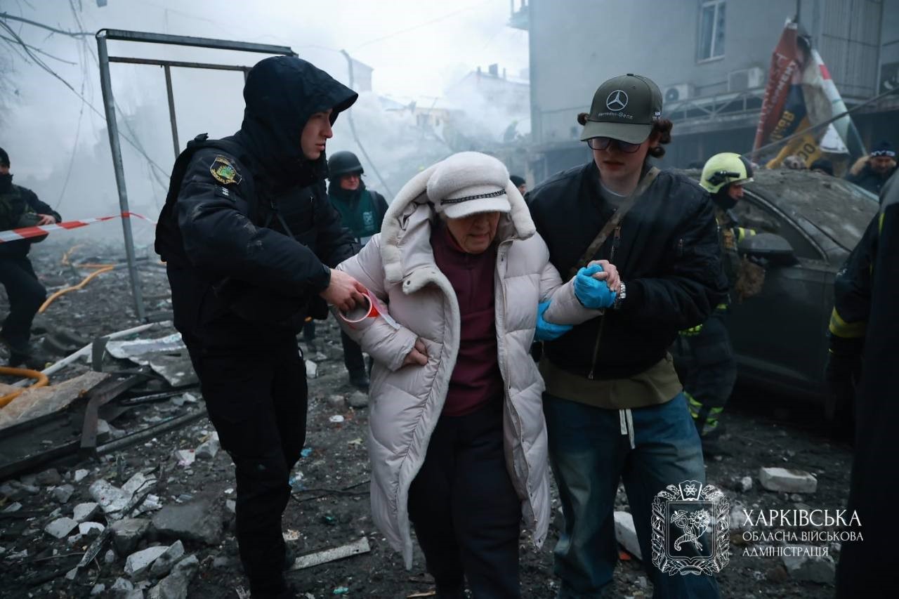 Rusya, Harkov’da 5 katlı binayı vurdu: en az 25 yaralı
