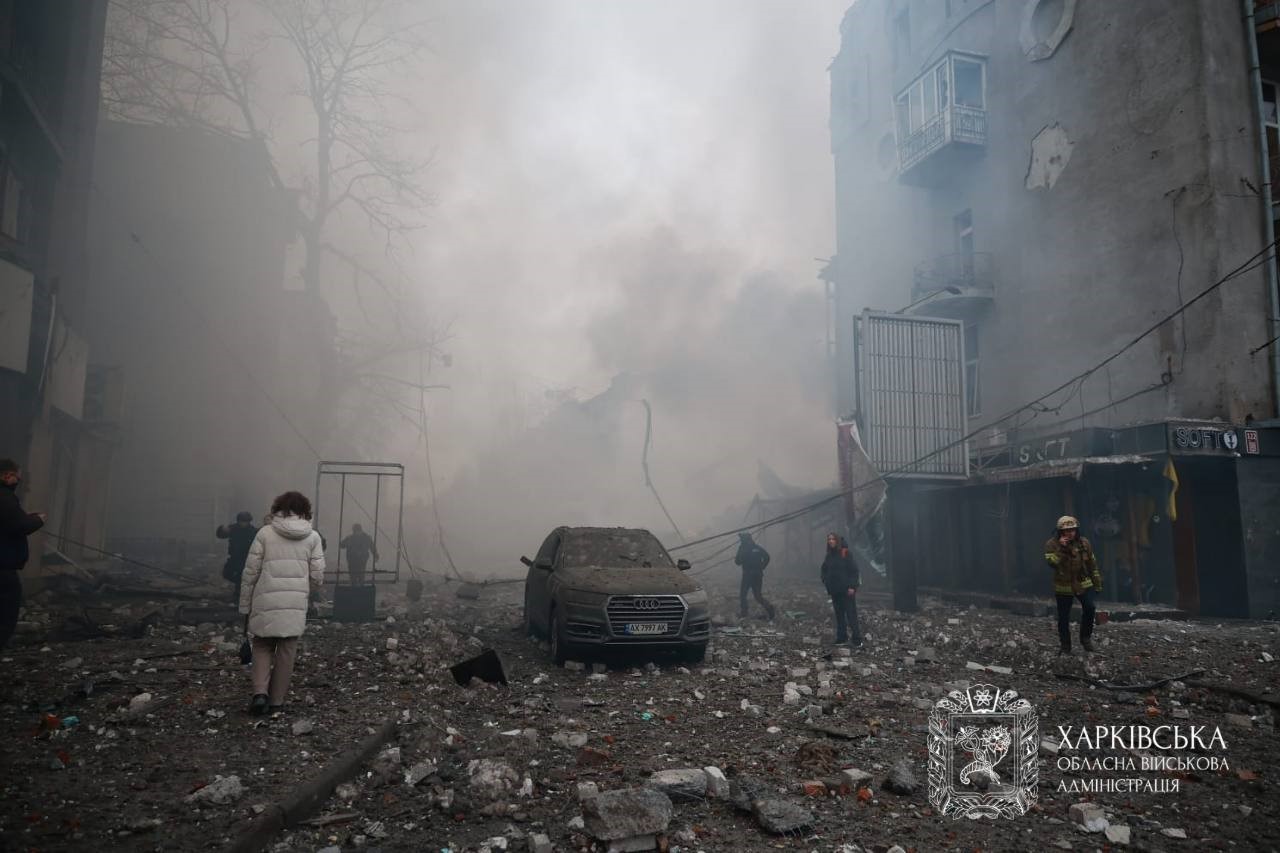 Rusya, Harkov’da 5 katlı binayı vurdu: en az 25 yaralı
