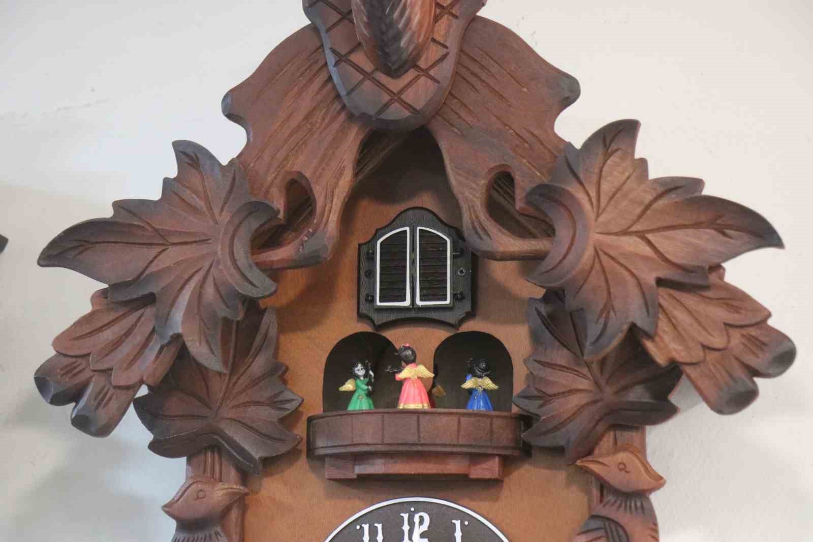 Saat sevdasından yurt dışı eğitimini bıraktı: Yıllardır zamana sevgiyle ayar veriyor
Saat sevdasından yurt dışı eğitimini bıraktı: Yıllardır zamana sevgiyle ayar veriyor