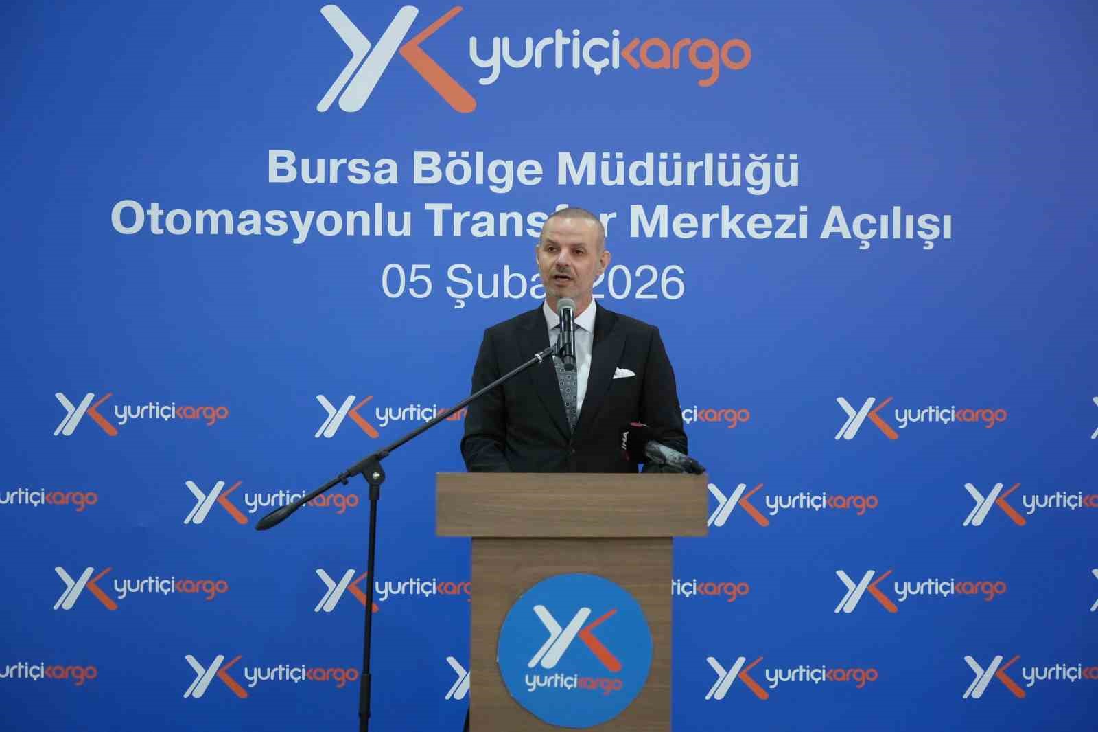 Saatte 25 bin kargo, insan eli değmeden bir araçtan diğerine yükleniyor
