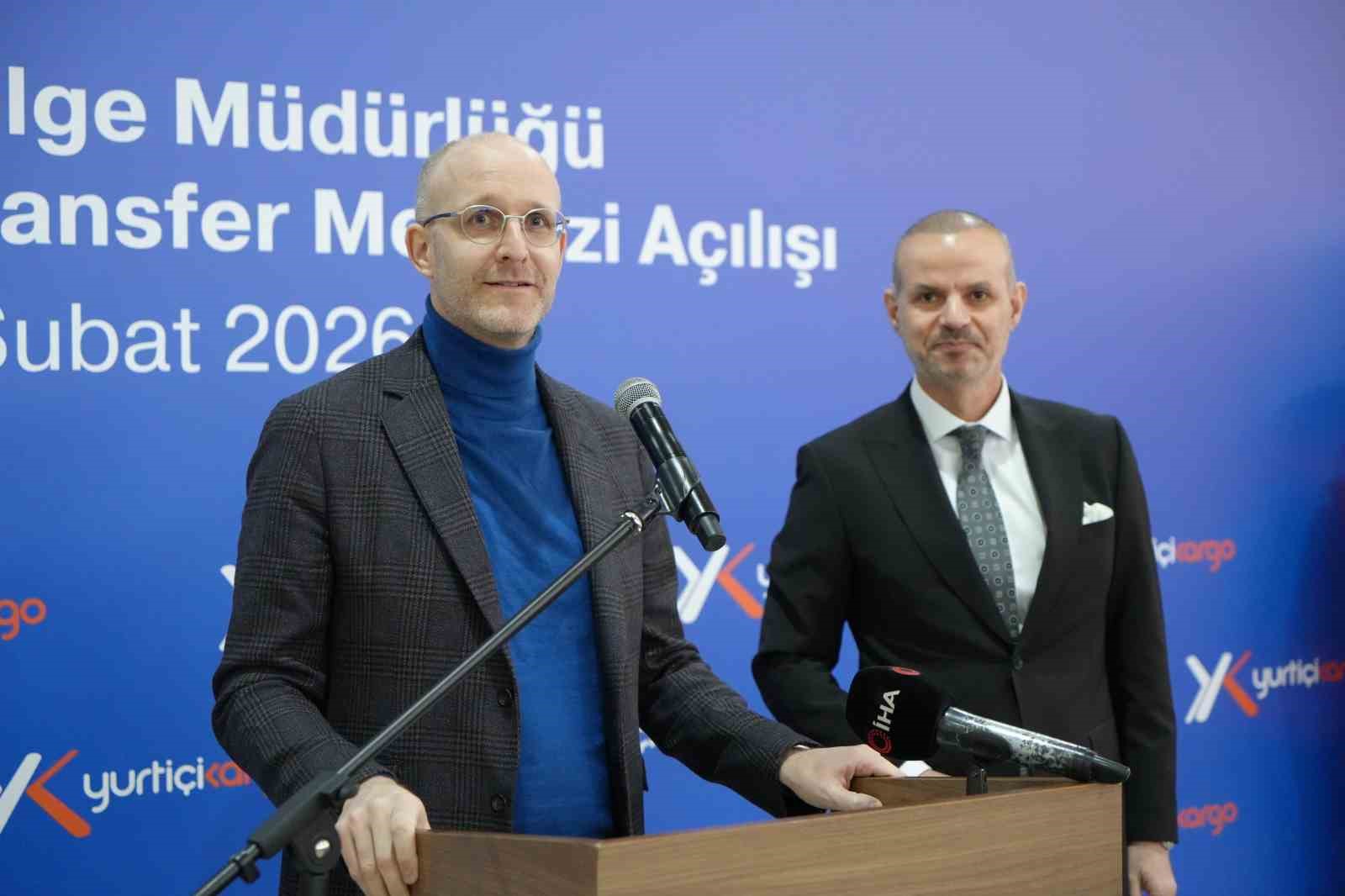 Saatte 25 bin kargo, insan eli değmeden bir araçtan diğerine yükleniyor
