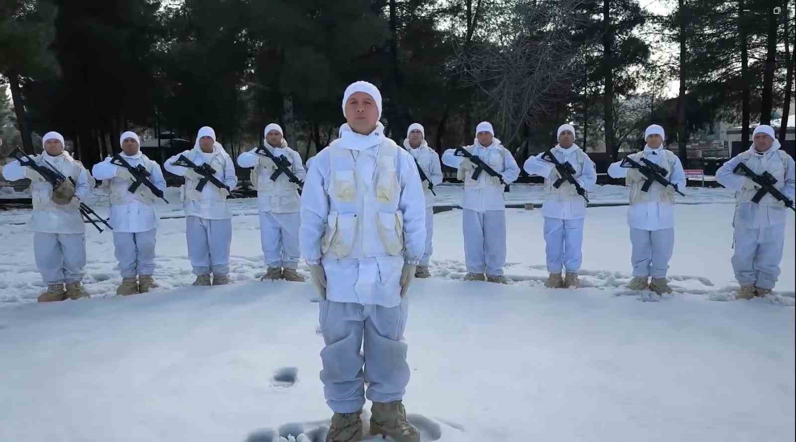 Sabahat ninenin ördüğü bereler Mehmetçik’in yüreğini ısıttı
