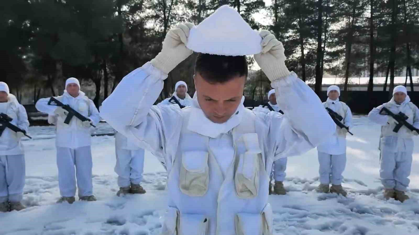 Sabahat ninenin ördüğü bereler Mehmetçik’in yüreğini ısıttı
