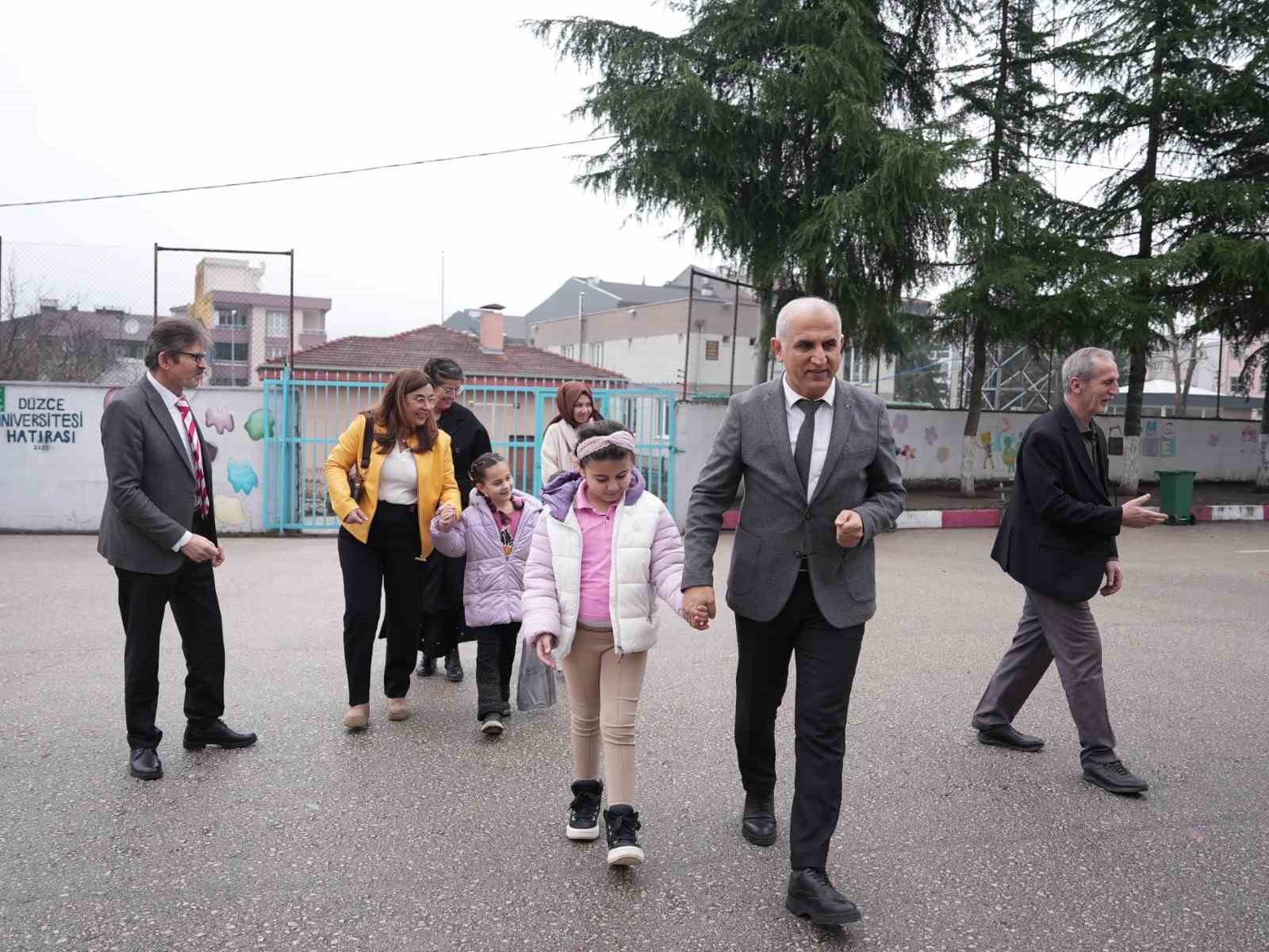 Sabri öğretmen görme engelli öğrencilere ilham oldu
