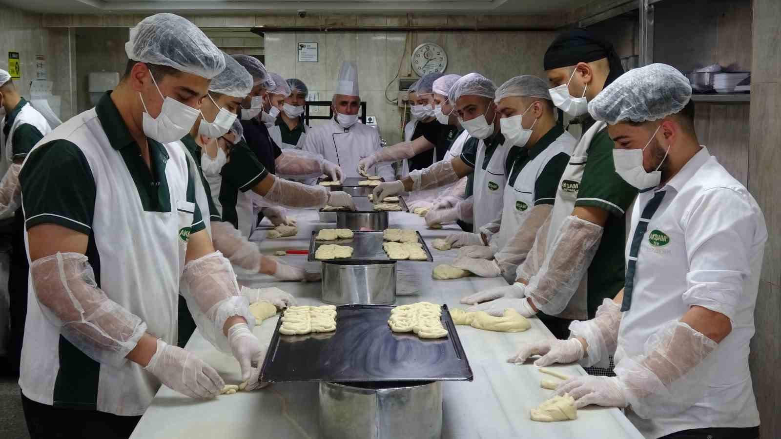 Sadece Ramazan’da yapılan lezzet: Halep kahkesi
Sadece Ramazan’da yapılan lezzet: Halep kahkesi